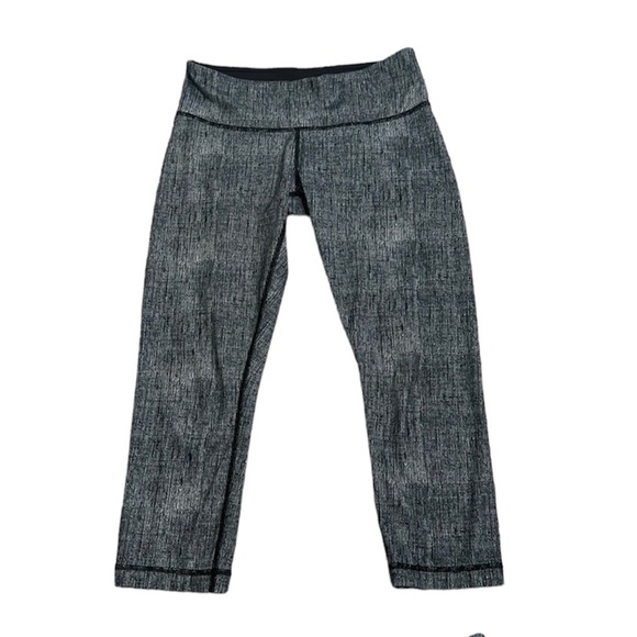 lululemon athletica Pants - Lululemon crop gray leggings size 6 workout